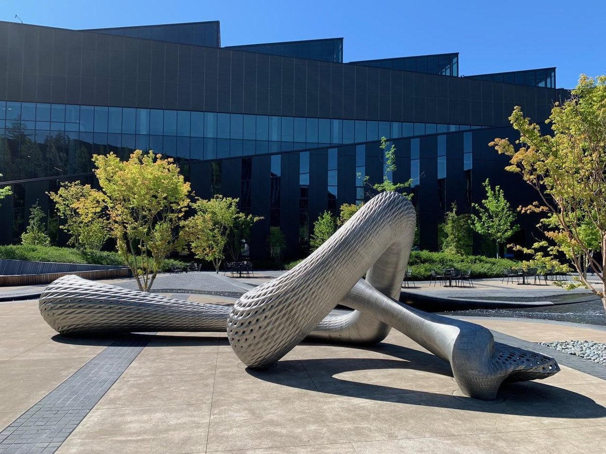 MX3D Art Lab: Robotic Metal Printing for Bold Artistic Visions